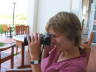 Antje beim Fotografieren unserer perfekten latte macciato